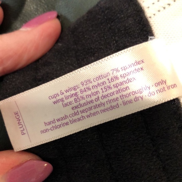 CACIQUE Plunge underwire molded cup bra. Size 44DD - Picture 8 of 10